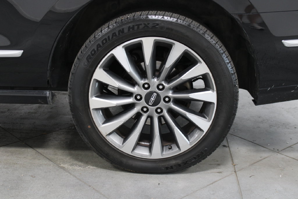 Used 2018 Lincoln Navigator Select RWD image 17
