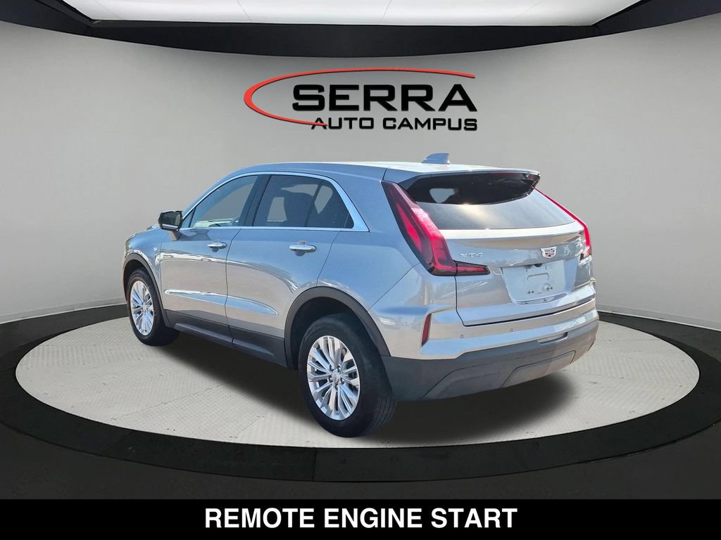 Used 2024 Cadillac XT4 Luxury w/ Cold Weather Package FWD image 11