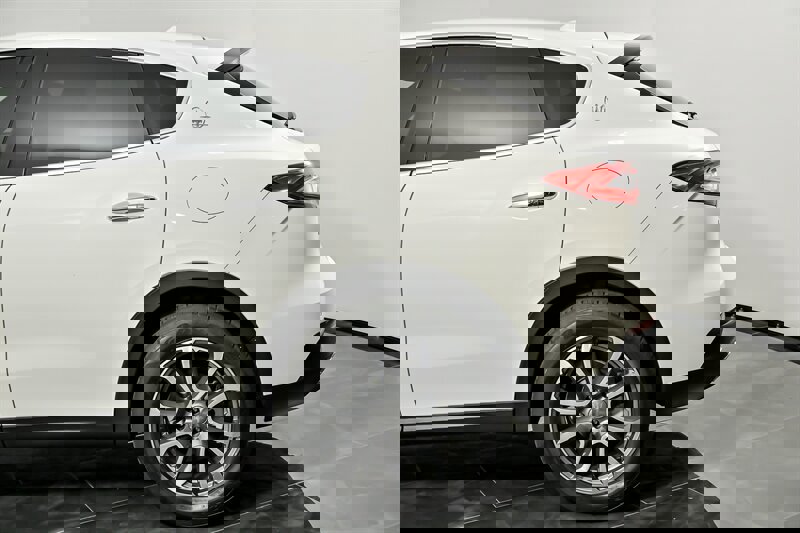 Used 2018 Maserati Levante image 8