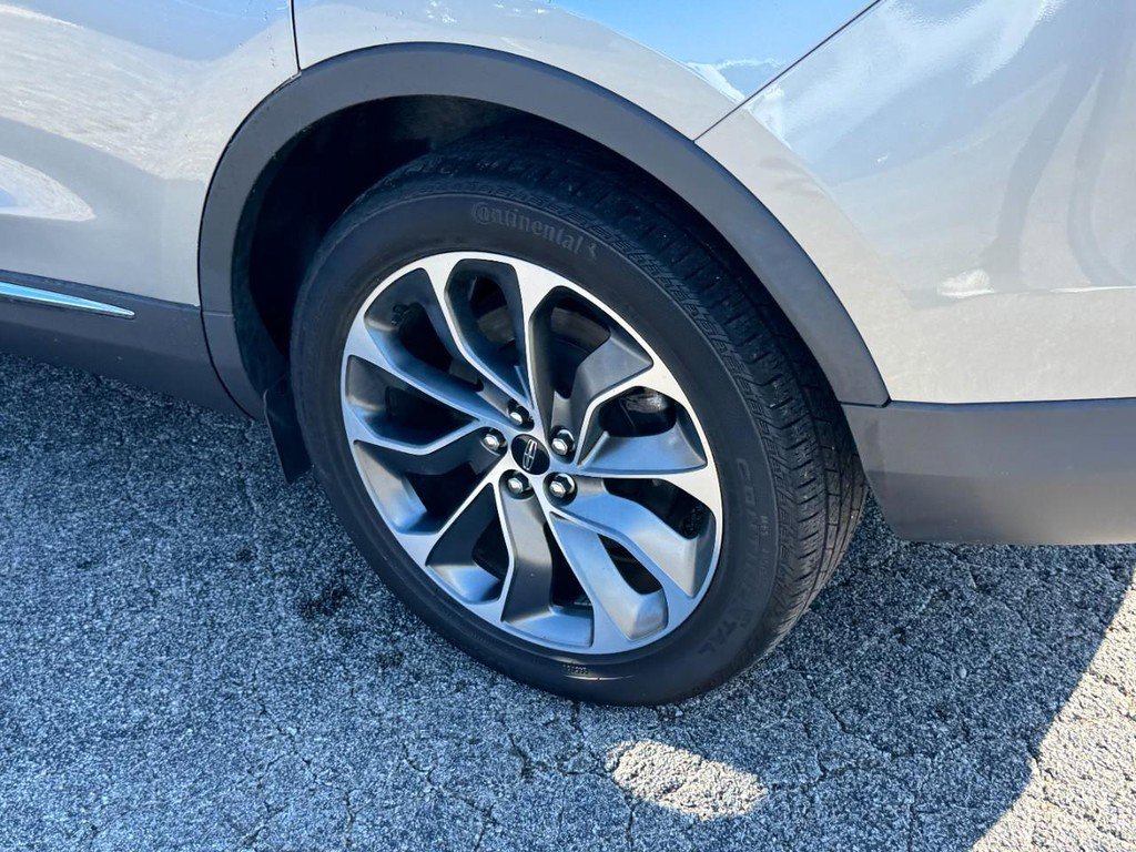 Used 2022 Lincoln Nautilus Reserve image 5