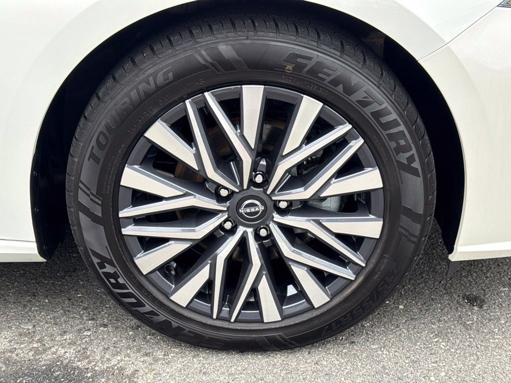 Used 2023 Nissan Altima 2.5 SV FWD image 9