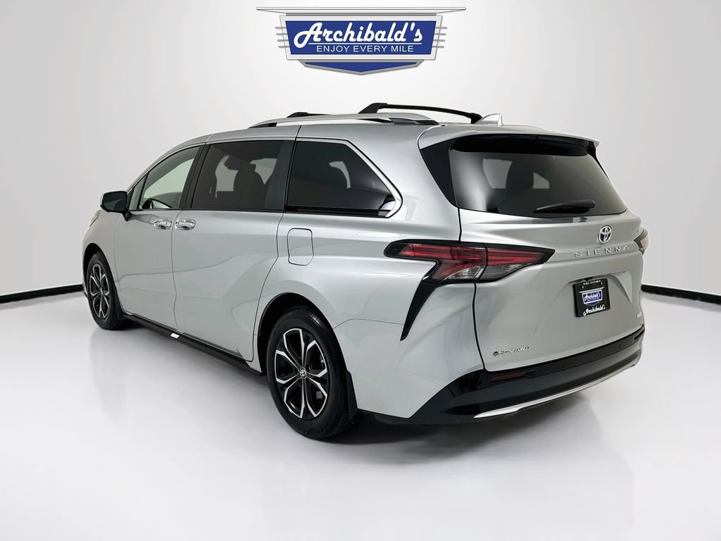 Used 2025 Toyota Sienna Platinum AWD/4WD image 6