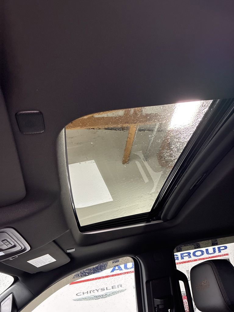 Used 2024 Chevrolet Silverado 2500 High Country w/ High Country Premium Package image 15