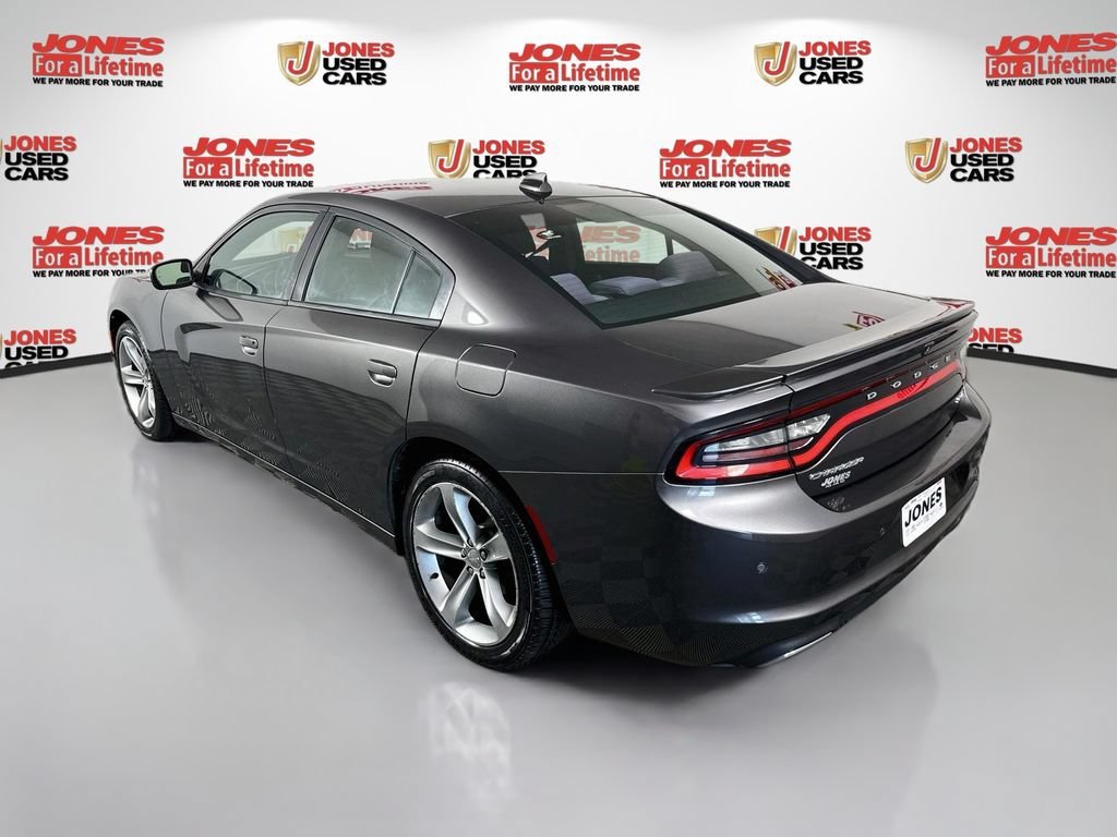 Used 2015 Dodge Charger SXT RWD image 2