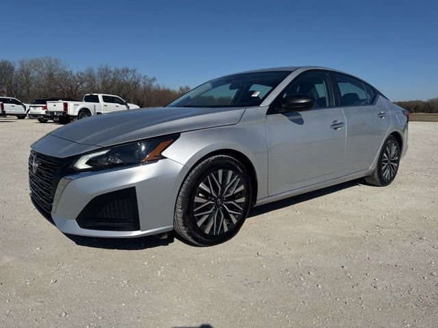 Used 2024 Nissan Altima 2.5 SV image 1