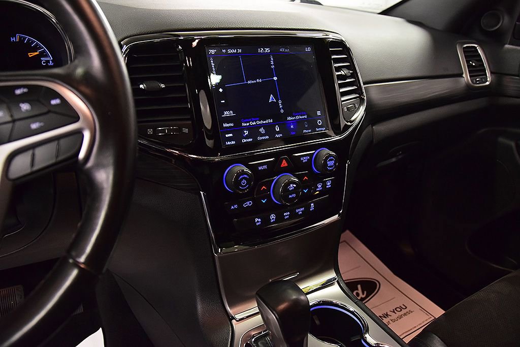 Used 2020 Jeep Grand Cherokee Altitude AWD/4WD image 22