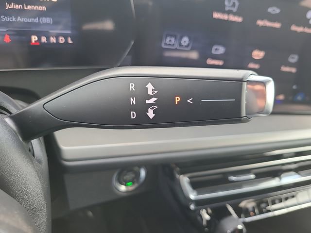 Used 2025 Chevrolet Traverse LT FWD image 36