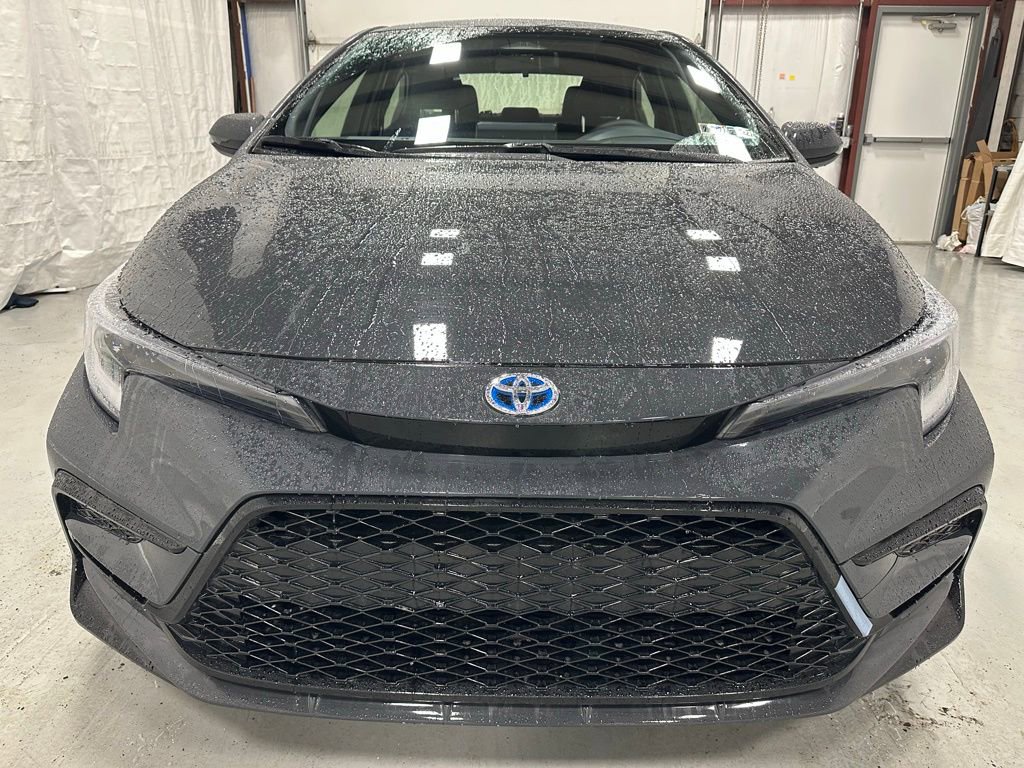 Used 2025 Toyota Corolla SE FWD image 2