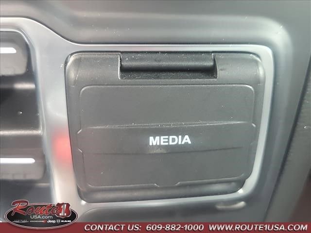 Used 2022 Jeep Wrangler Unlimited Sahara AWD/4WD image 24