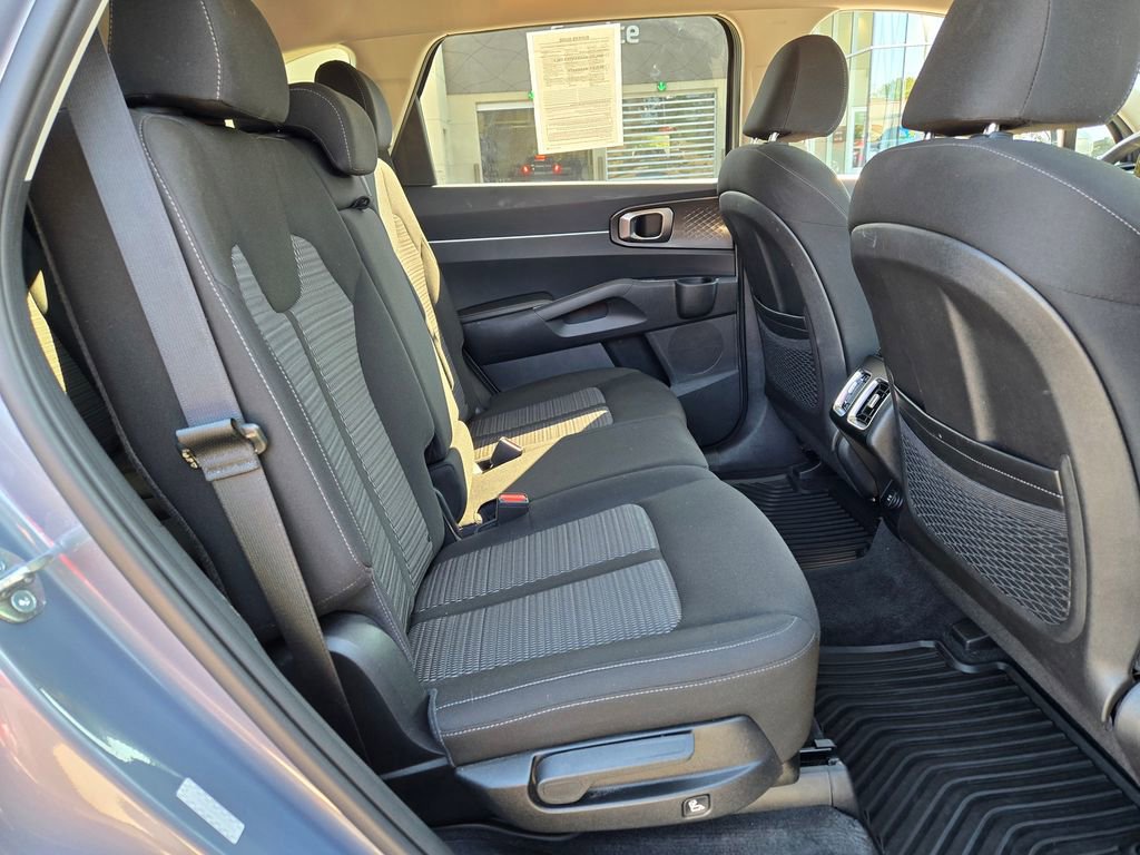Used 2023 Kia Sorento LX image 14