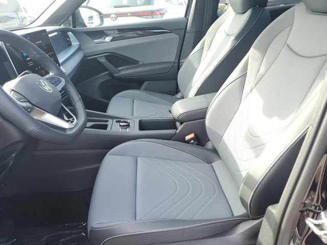 New 2026 Volkswagen Tiguan SE R-Line image 17