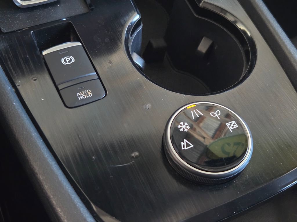 Used 2025 Nissan Rogue SV AWD/4WD image 9