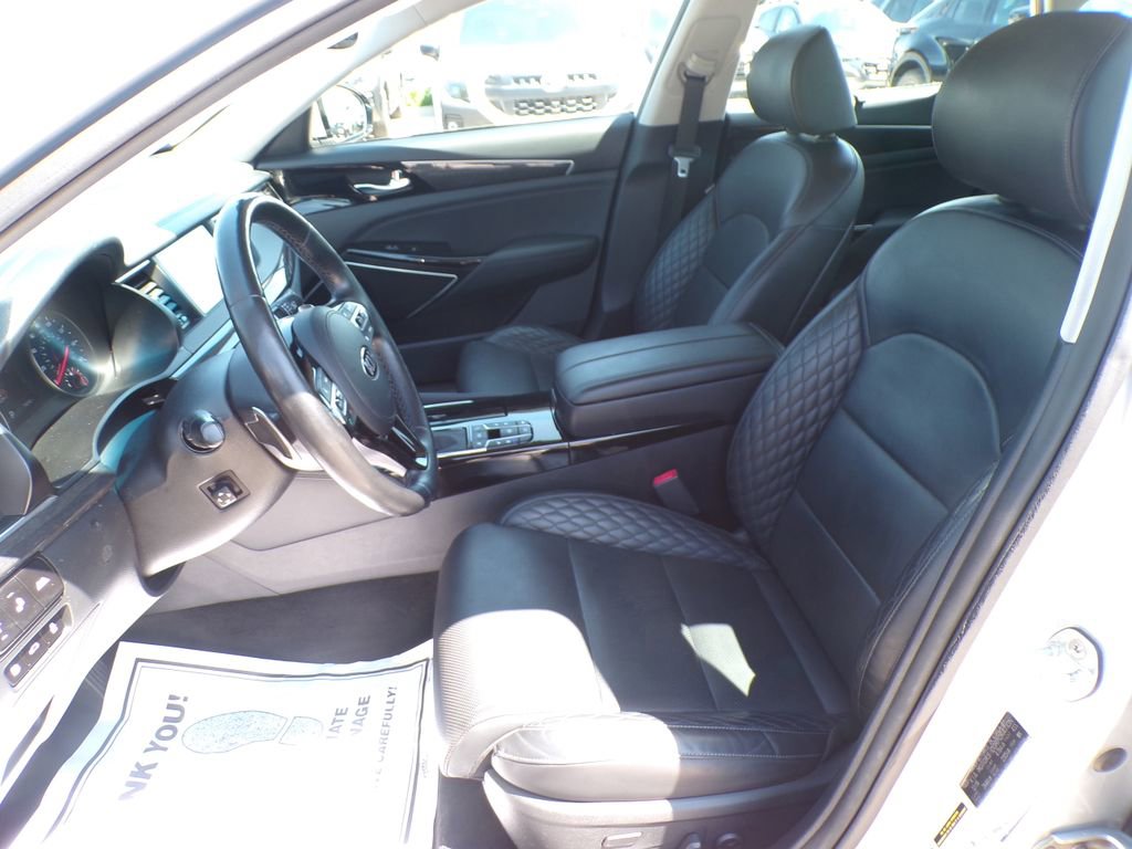 Used 2017 Kia Cadenza Limited FWD image 13