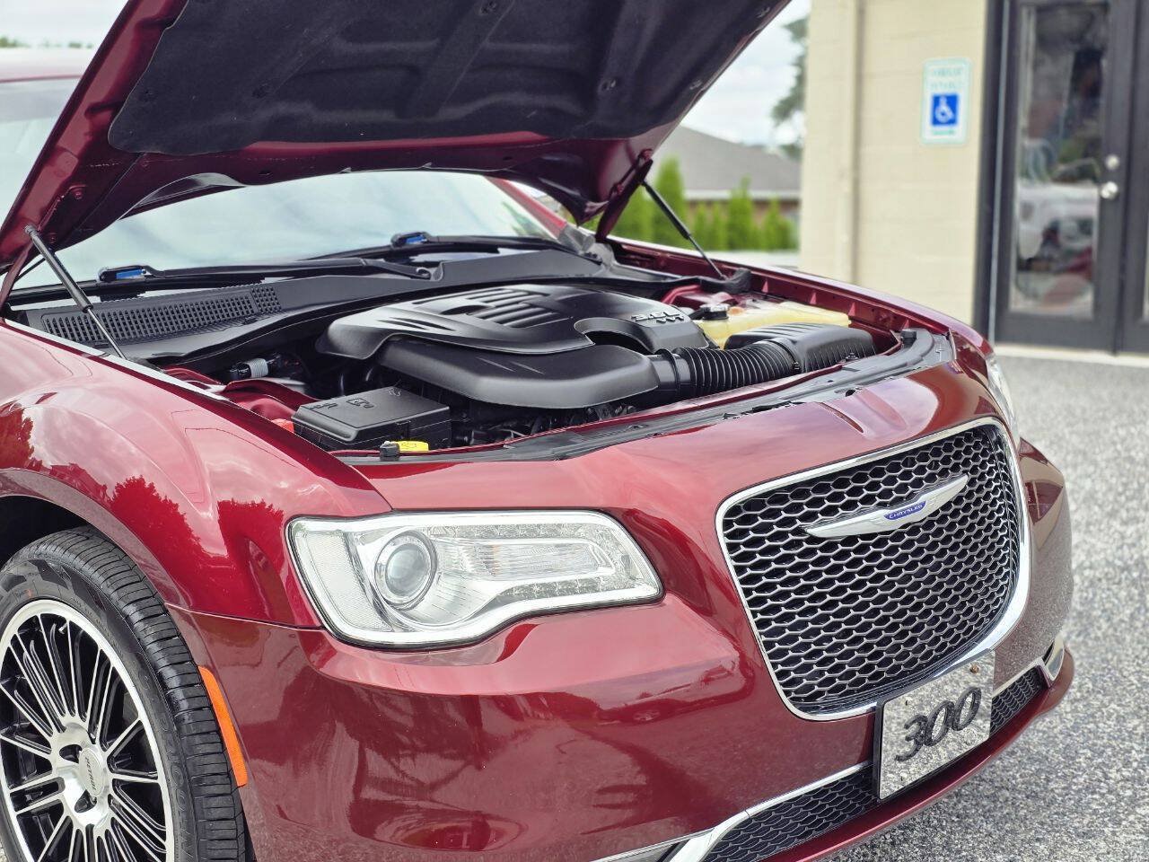 Used 2019 Chrysler 300 Limited AWD/4WD image 12