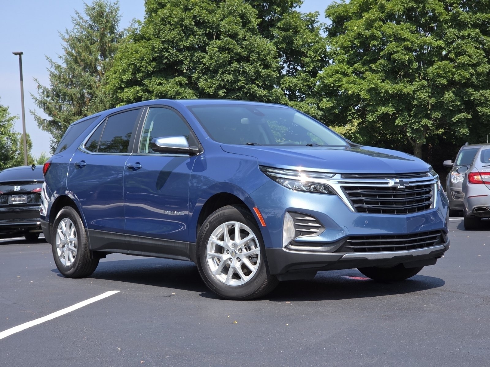 Used 2024 Chevrolet Equinox LT w/ LPO, Floor Liner Package FWD image 2