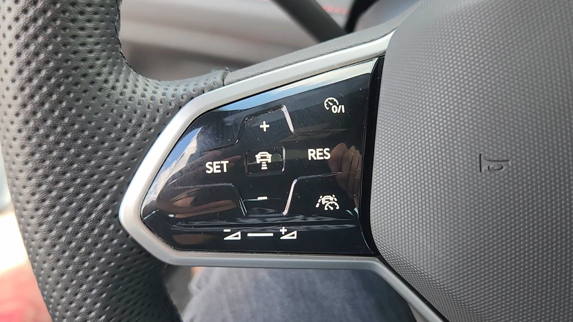 Used 2025 Volkswagen Jetta GLI Autobahn FWD image 13