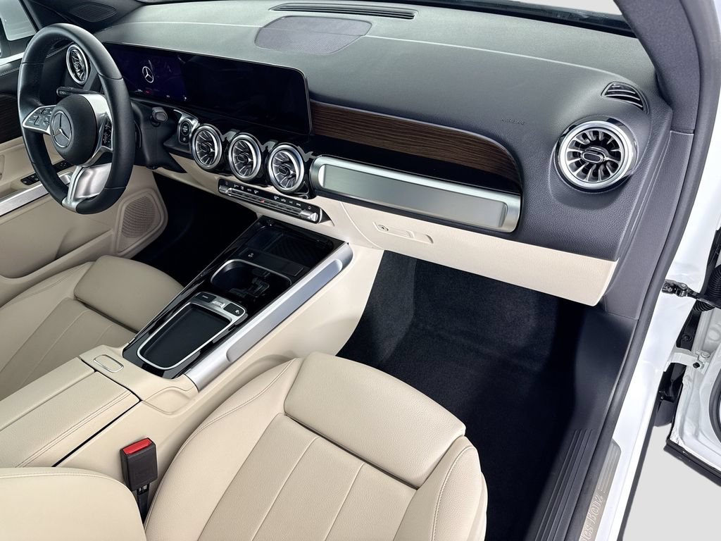 Certified 2025 Mercedes-Benz GLB 250 image 17