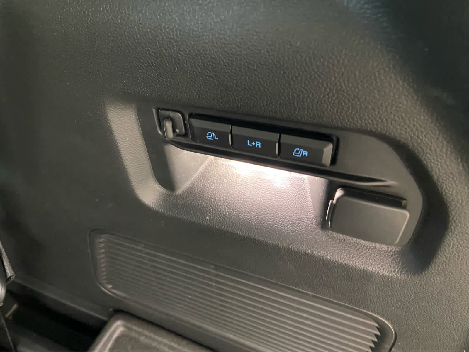 Used 2023 Ford Explorer Limited w/ Limited Technology Package AWD/4WD image 11