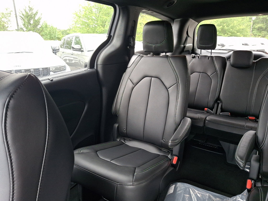New 2027 Chrysler Pacifica Select AWD/4WD image 12