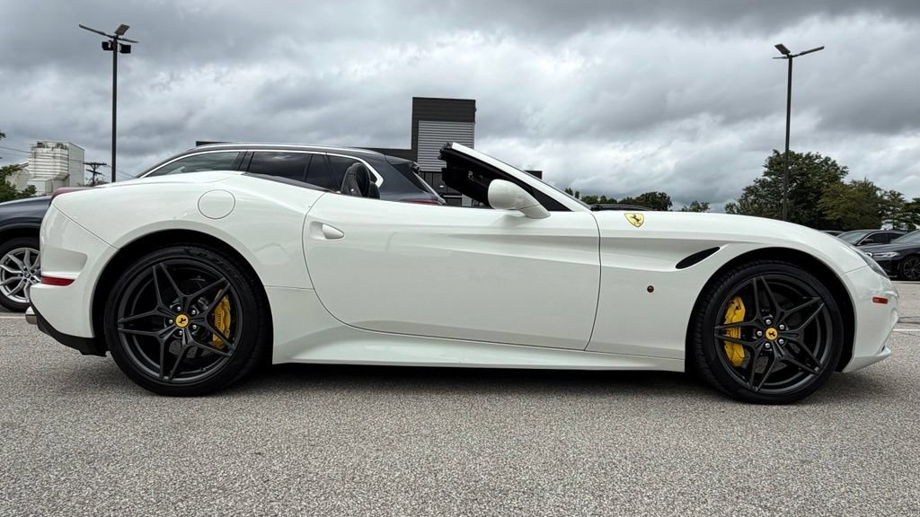 Used 2015 Ferrari California T RWD image 9