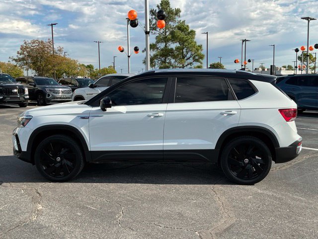 Certified 2024 Volkswagen Taos SE w/ Panoramic Sunroof Package AWD/4WD image 6
