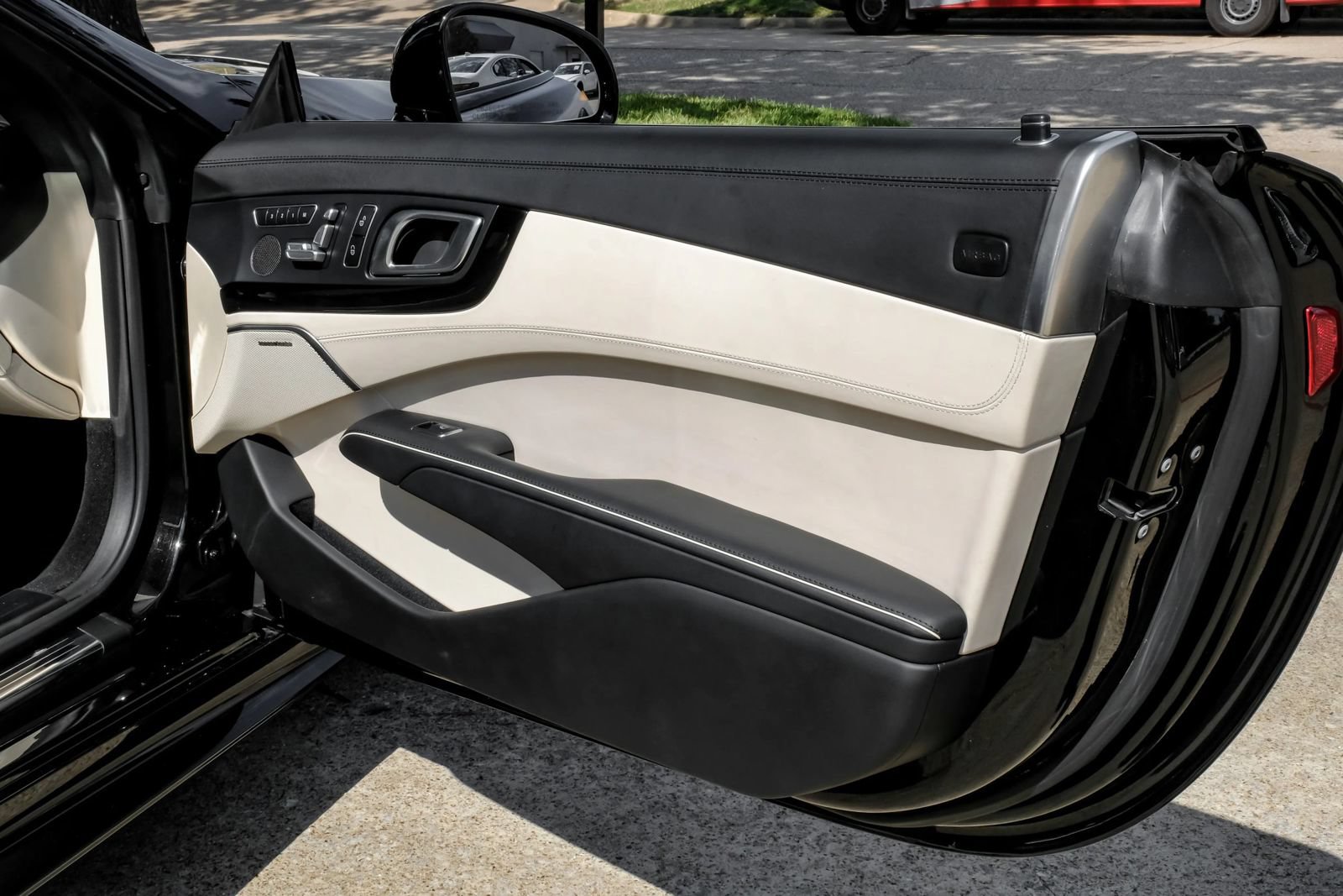 Used 2020 Mercedes-Benz SL 550 image 48
