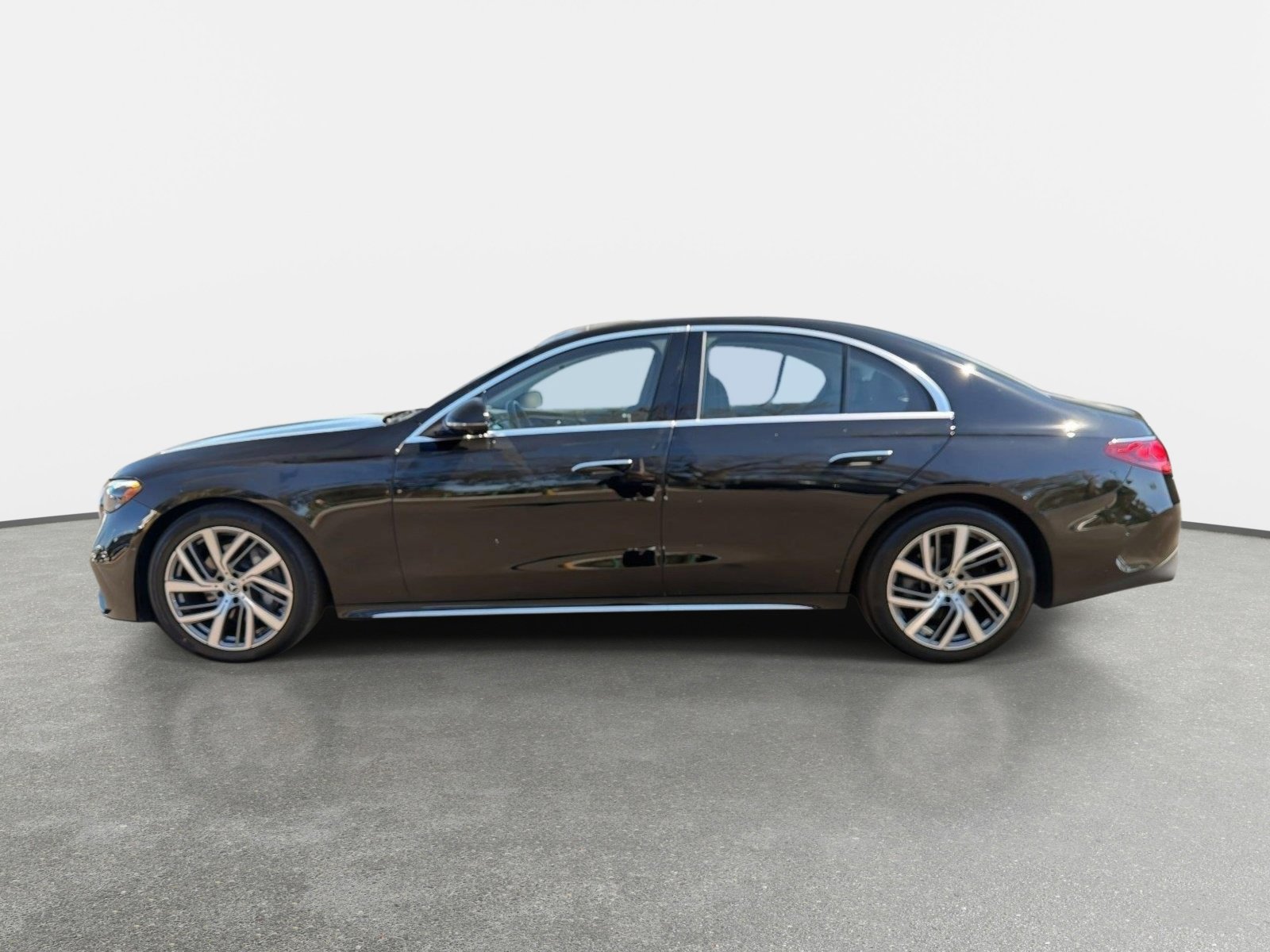 Used 2025 Mercedes-Benz E 350 Sedan image 4