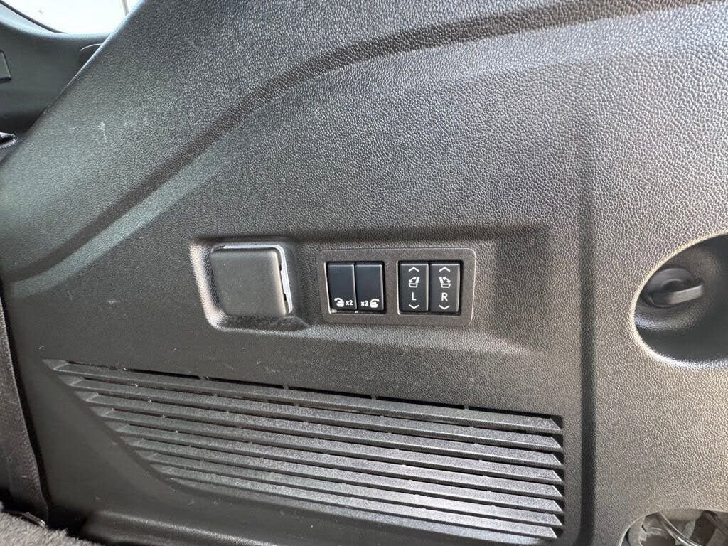 Used 2025 GMC Yukon Denali w/ Sun & Power Step Package image 58