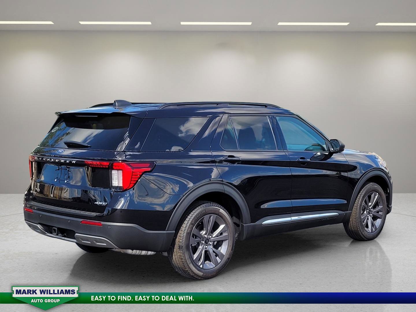 Used 2025 Ford Explorer Active w/ Active Comfort Package image 4