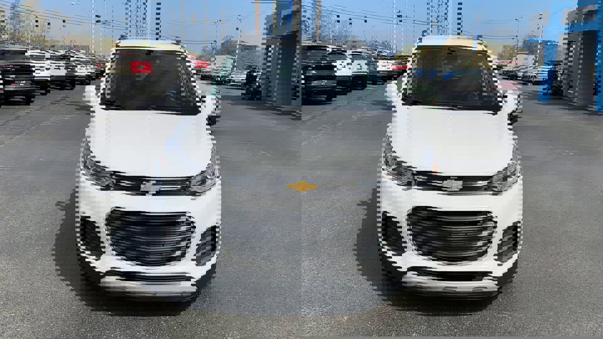 Used 2020 Chevrolet Trax LT w/ LT Convenience Package FWD image 3