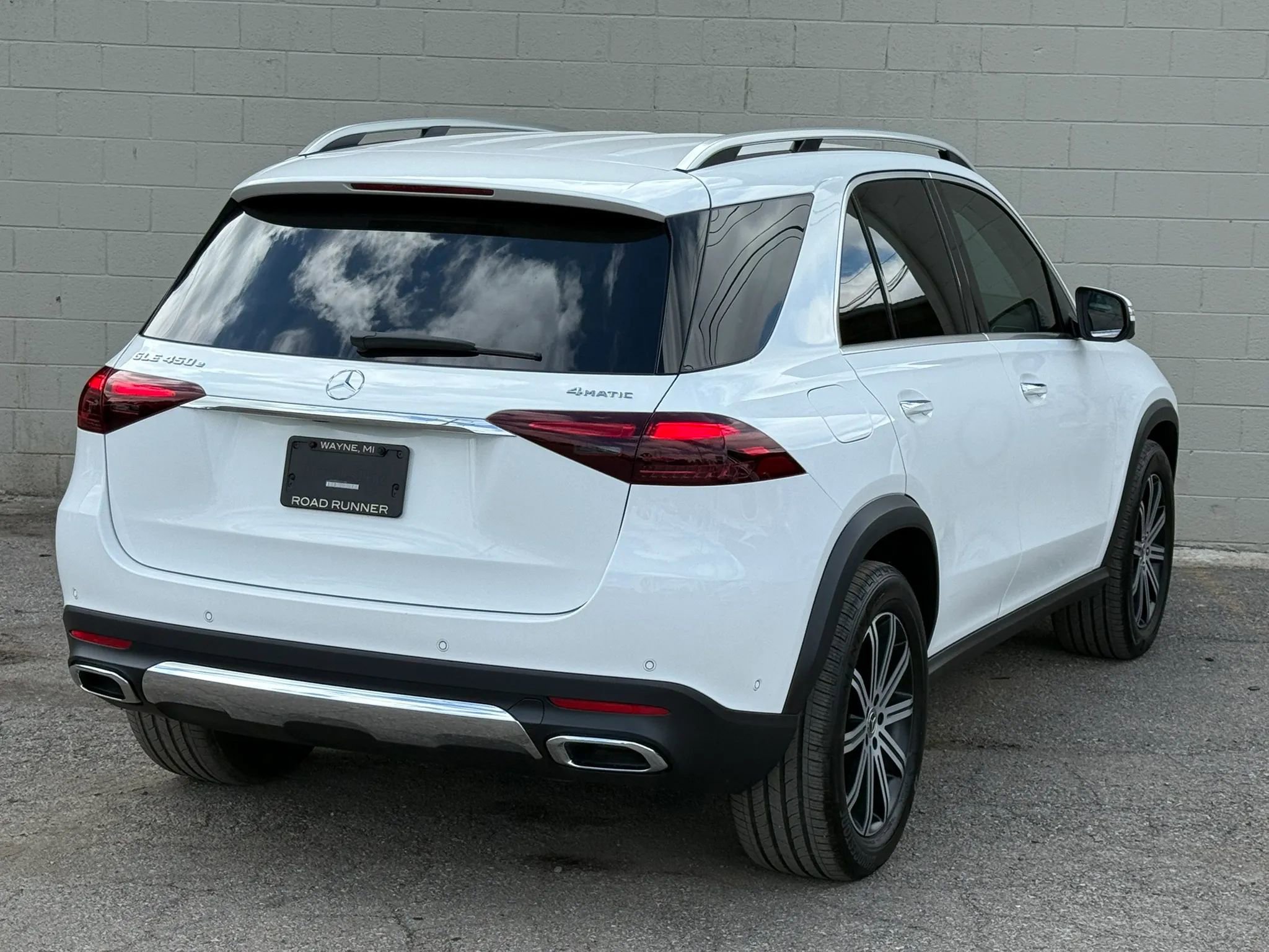 Used 2025 Mercedes-Benz GLE 450e 4MATIC image 6