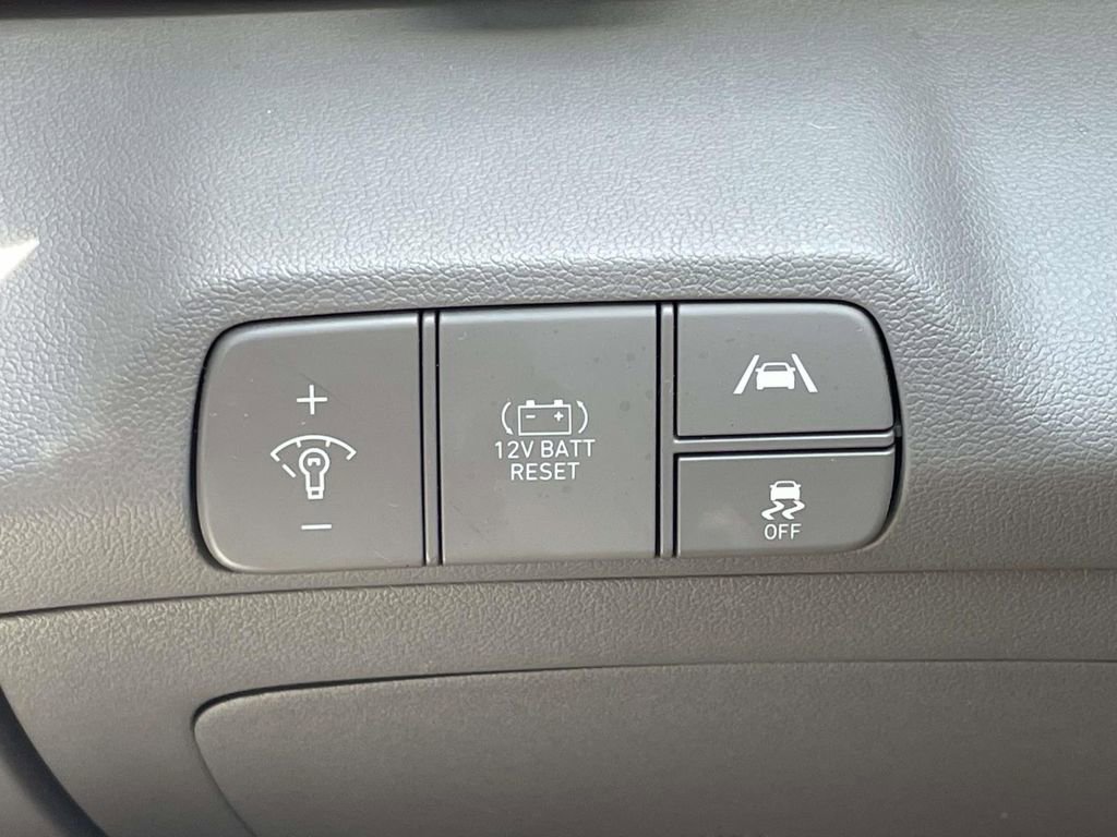 Used 2022 Hyundai Elantra Blue FWD image 17