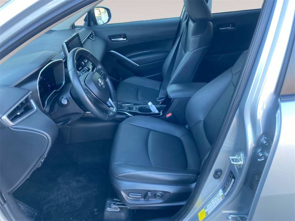 Used 2022 Toyota Corolla Cross XLE image 9