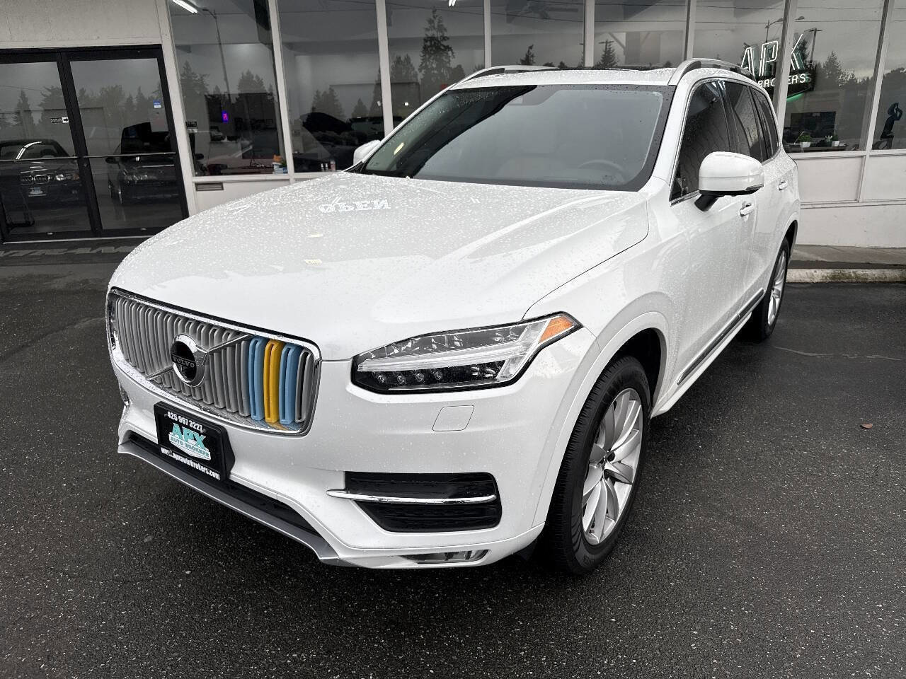 Used 2016 Volvo XC90 T6 Momentum w/ Momentum Plus Package AWD/4WD image 1
