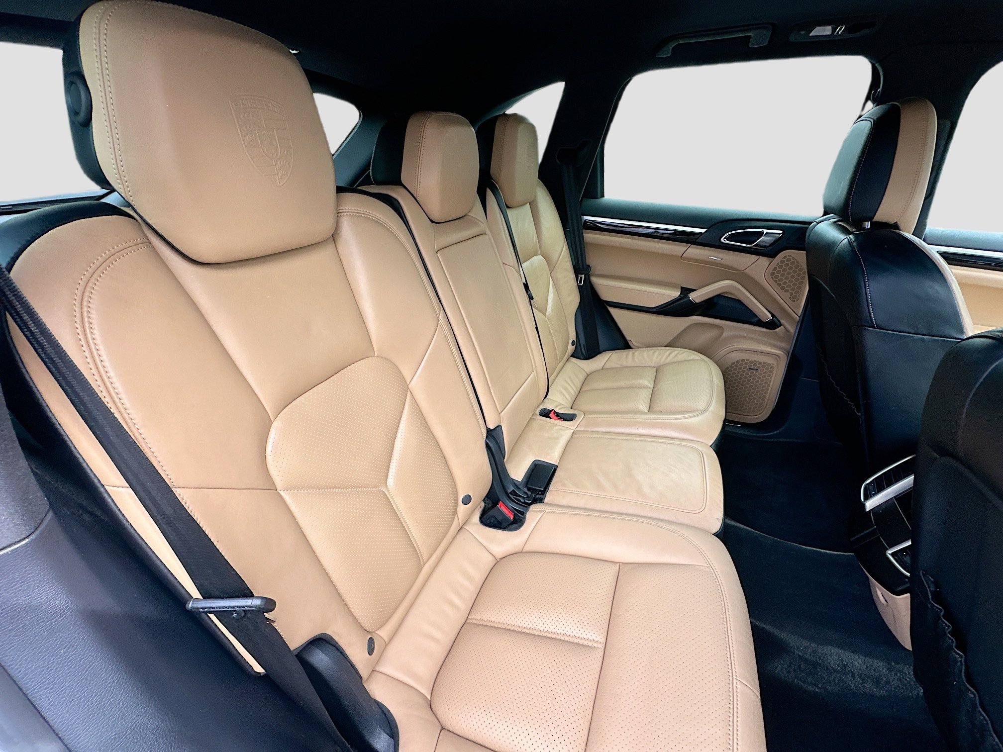 Used 2017 Porsche Cayenne Platinum Edition image 31