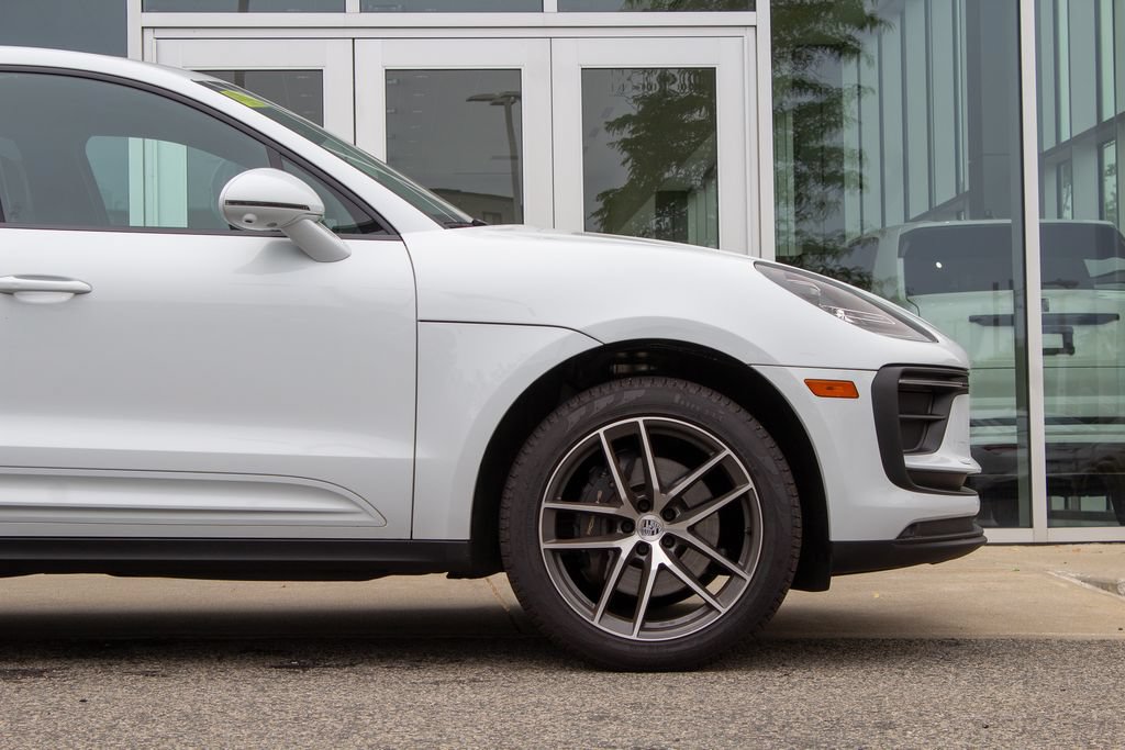 Used 2025 Porsche Macan AWD/4WD image 5