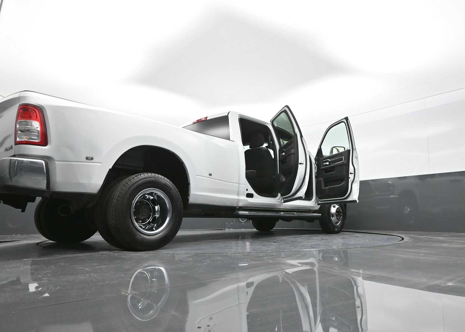 Used 2024 RAM 3500 Big Horn image 41