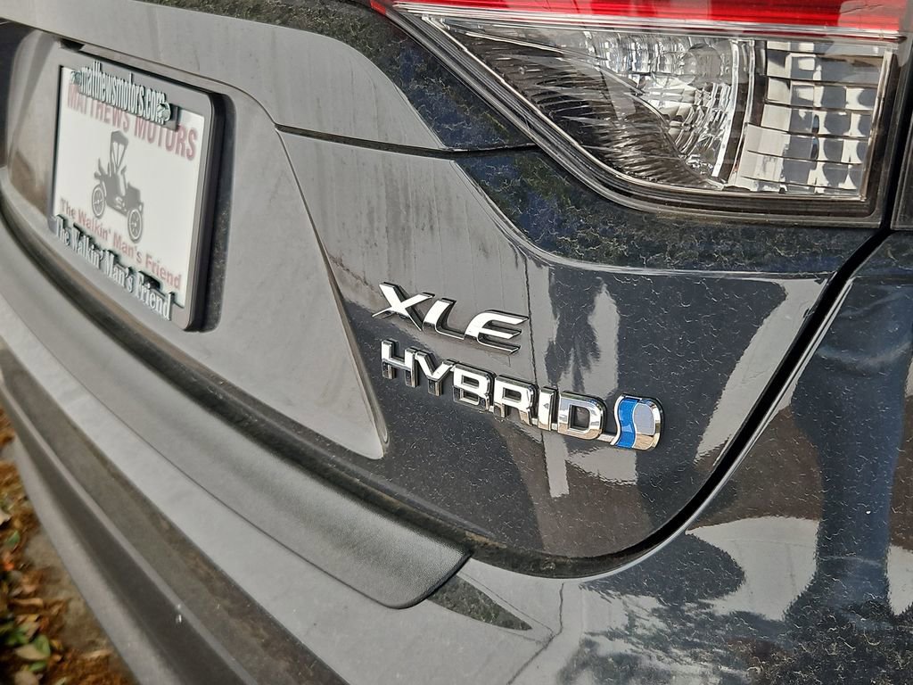 Used 2024 Toyota Corolla XLE image 6