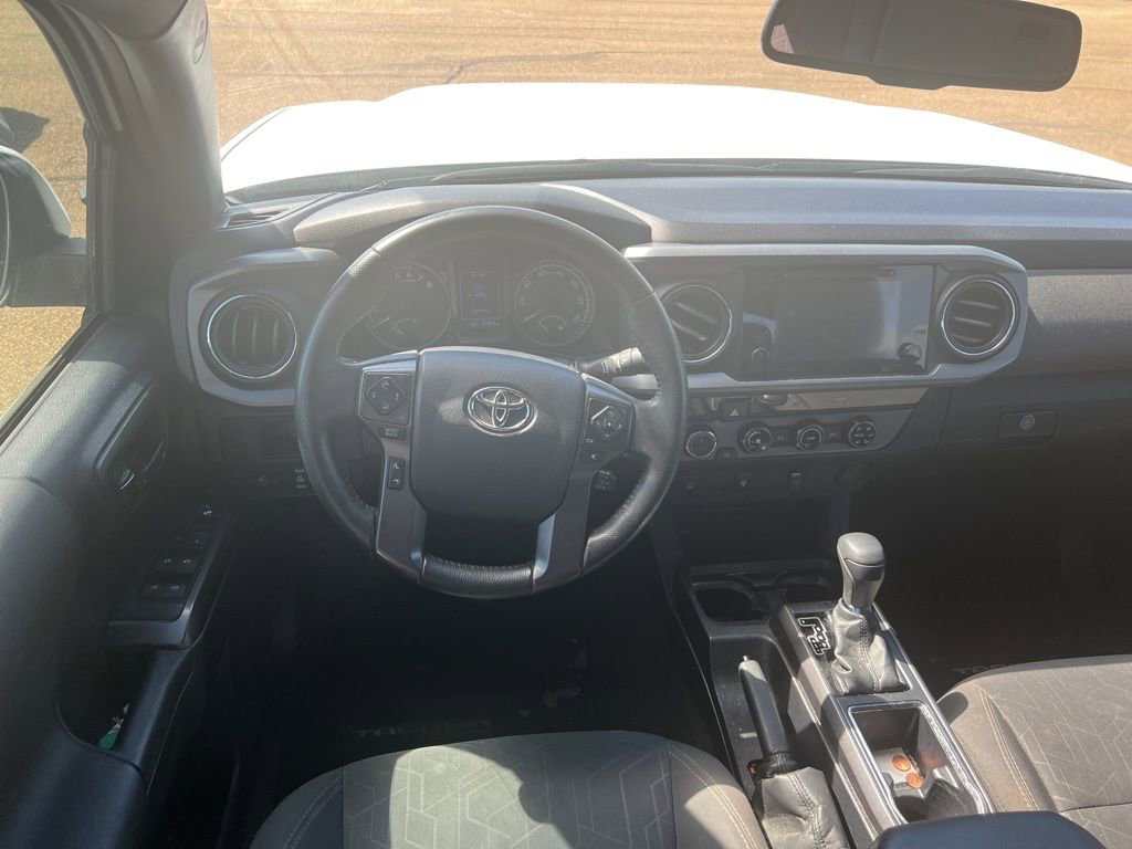 Used 2017 Toyota Tacoma TRD Off-Road w/ Tow Package (A/T) image 16