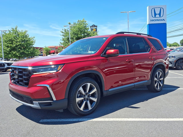 Certified 2025 Honda Pilot Touring image 4