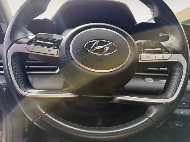 Used 2022 Hyundai Elantra Limited FWD image 11