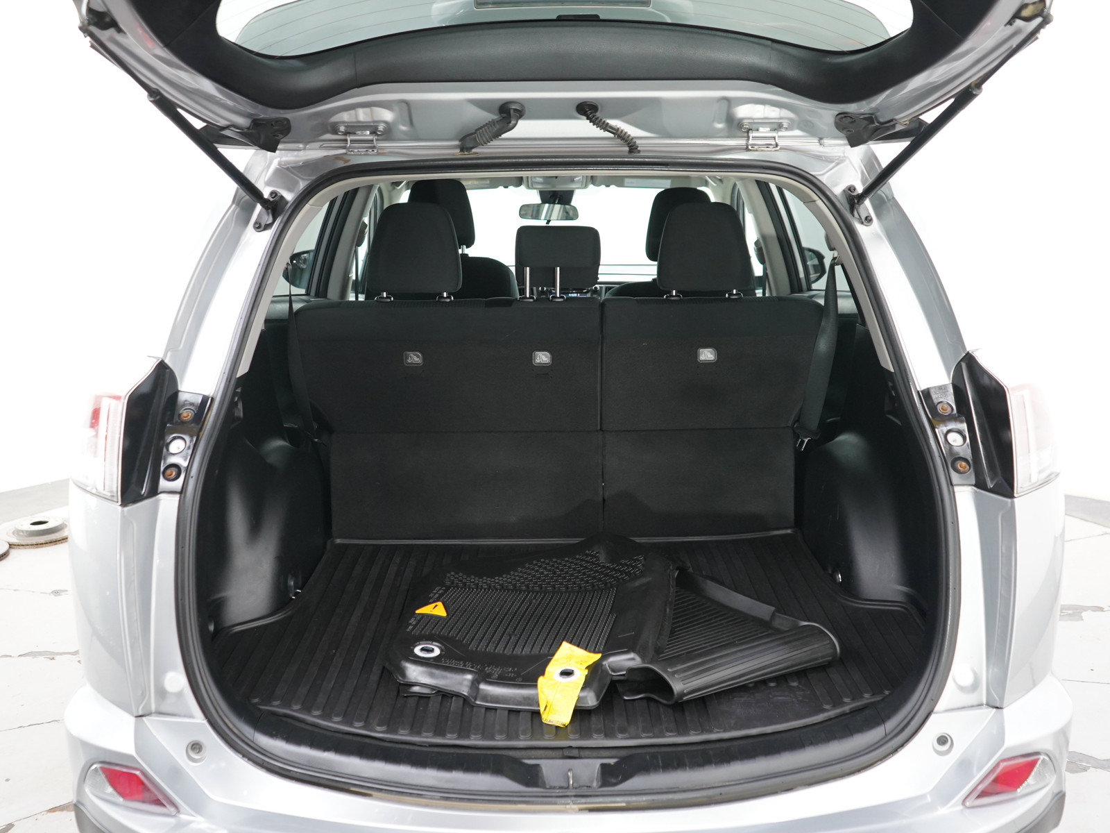 Used 2017 Toyota RAV4 LE w/ All Weather Liner Package AWD/4WD image 16