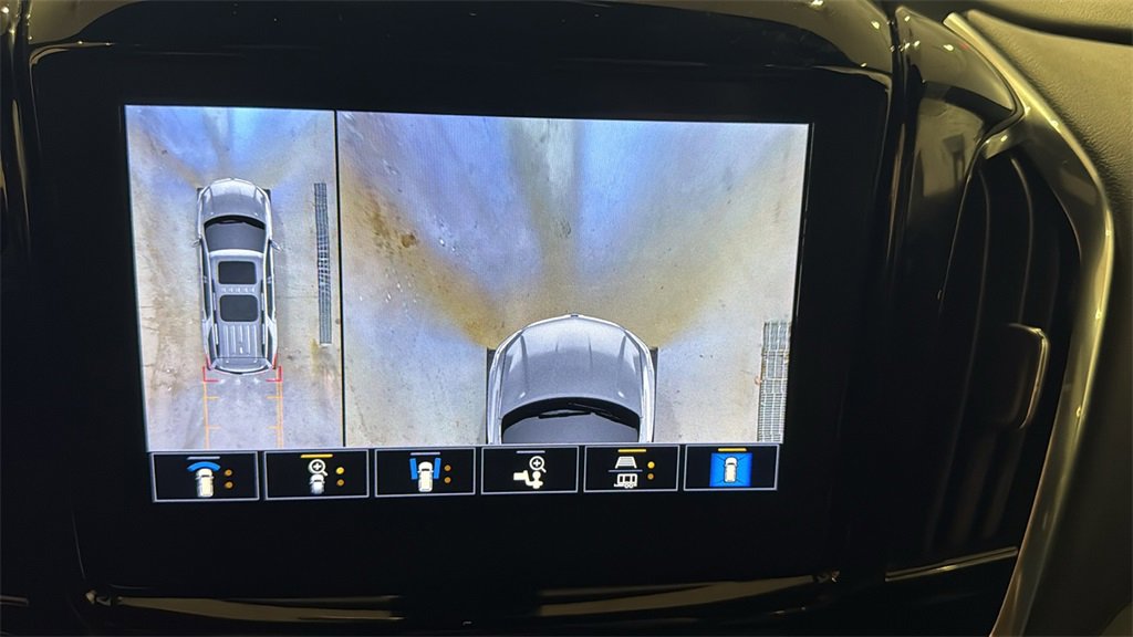Used 2023 Chevrolet Traverse RS image 39