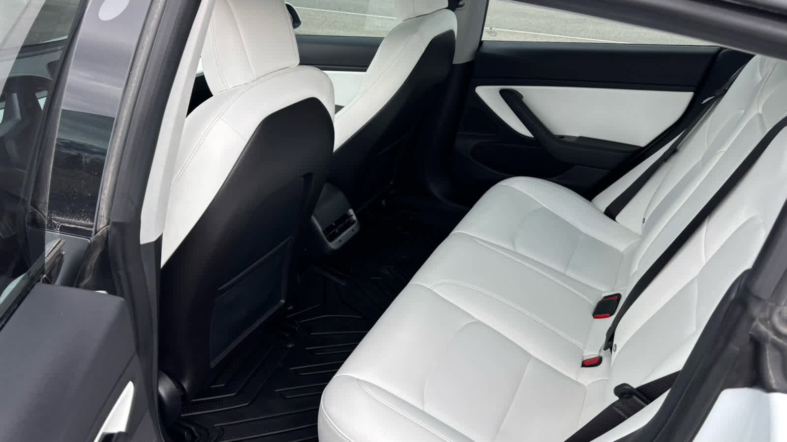 Used 2018 Tesla Model 3 Long Range image 15