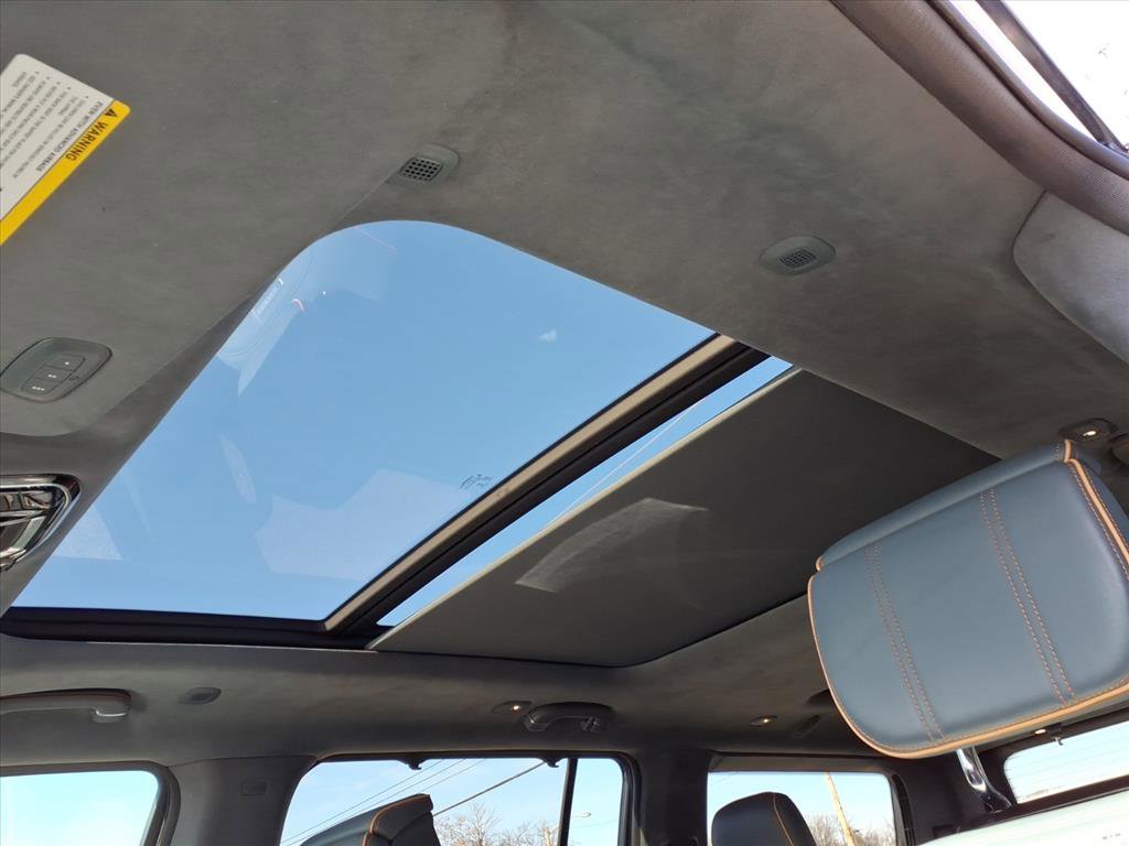 Used 2022 Jeep Grand Wagoneer Series II w/ Convenience Group III image 12