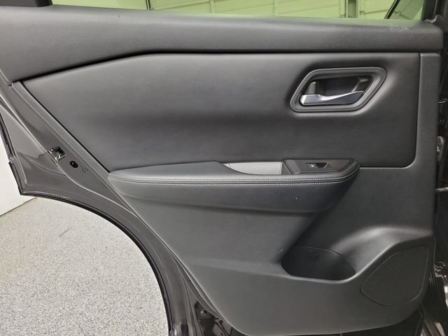 Used 2024 Nissan Rogue SV AWD/4WD image 9