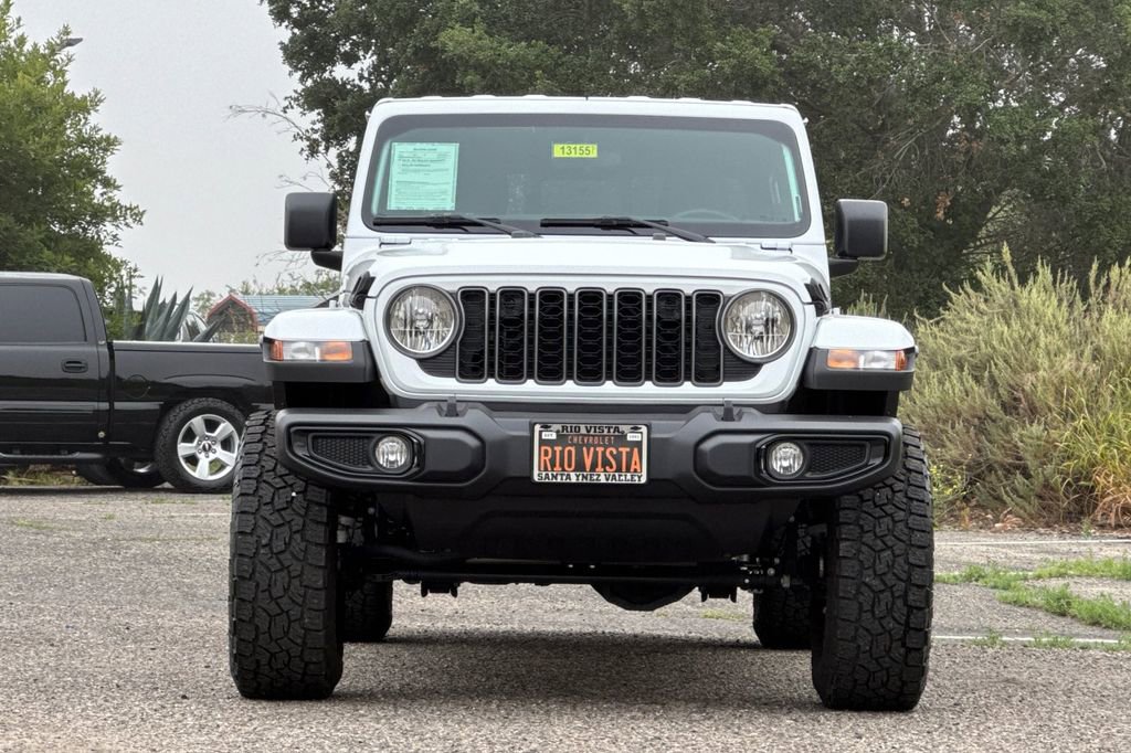 Used 2025 Jeep Gladiator Sport AWD/4WD image 9