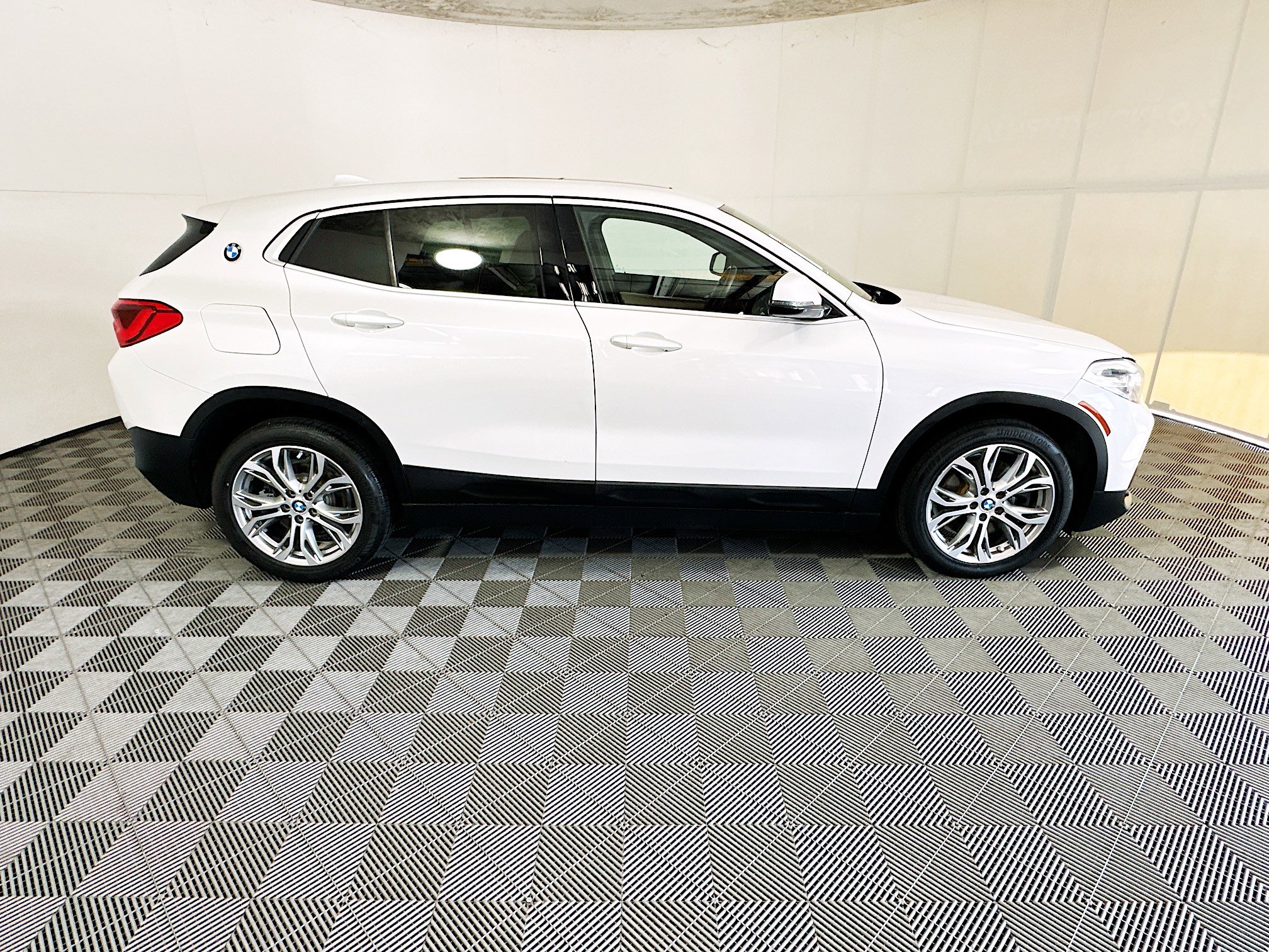 Used 2019 BMW X2 sDrive28i w/ Convenience Package FWD image 2