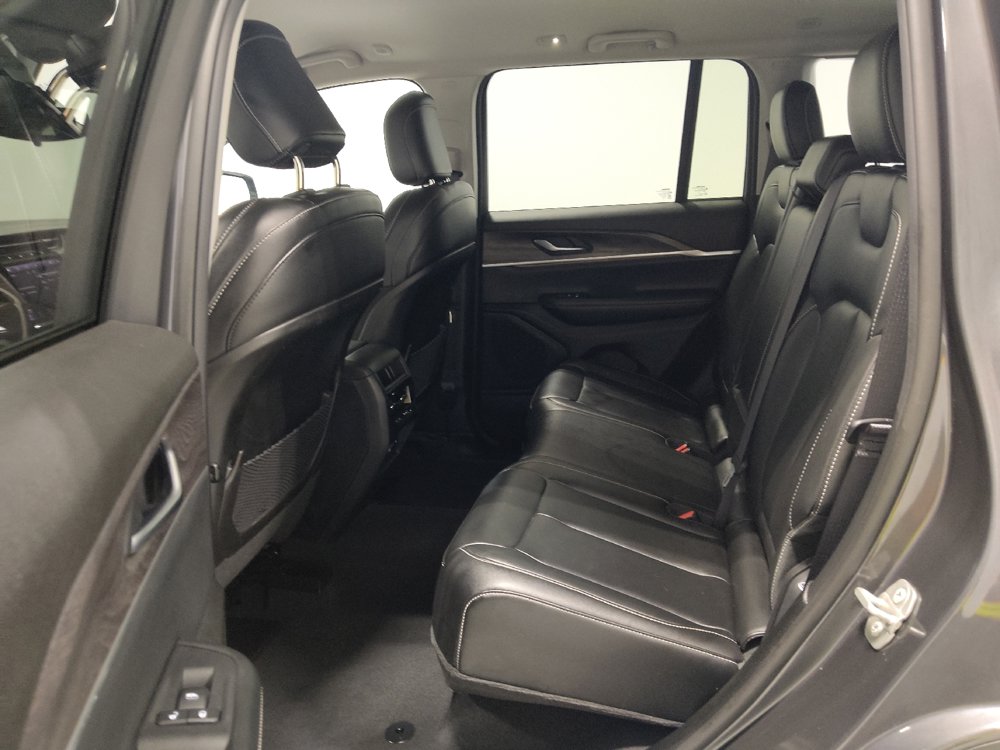 Used 2023 Jeep Grand Cherokee Limited w/ Black Appearance Package AWD/4WD image 18