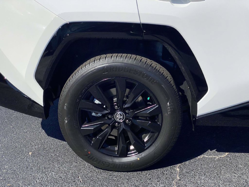 New 2026 Toyota RAV4 SE w/ Convenience Package AWD/4WD image 3